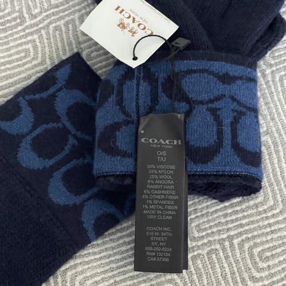 NWT Coach Logo Knit Tech Gloves, Navy/Medium Blue; Wool, Angora, Cashmere blend - Picture 5 of 6